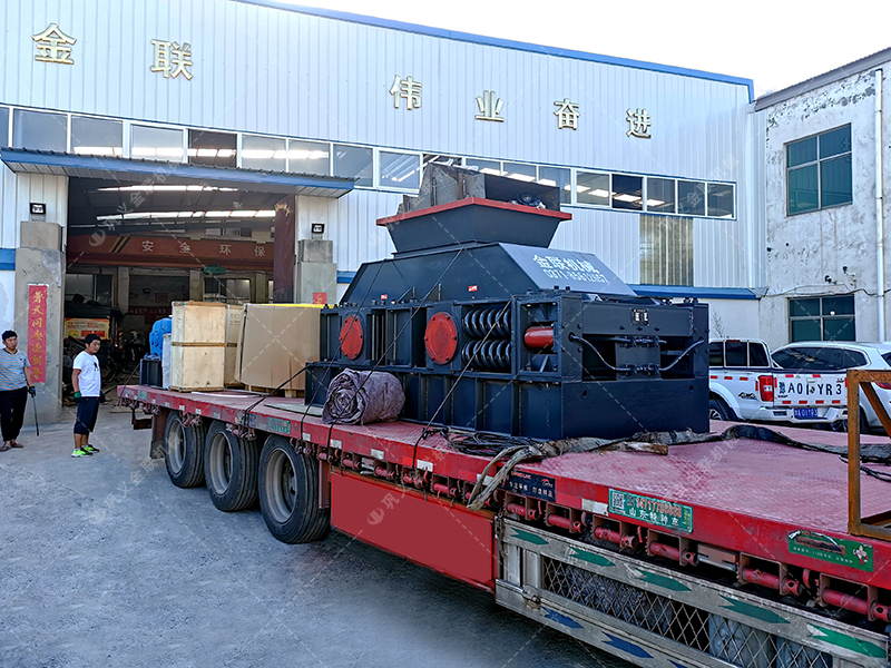 2PG1000x700型直連式液壓對輥制砂機(jī)發(fā)往新疆