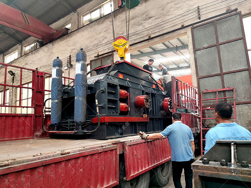 顎破與對輥破碎機：哪種更節(jié)省地將石頭破碎成石子？
