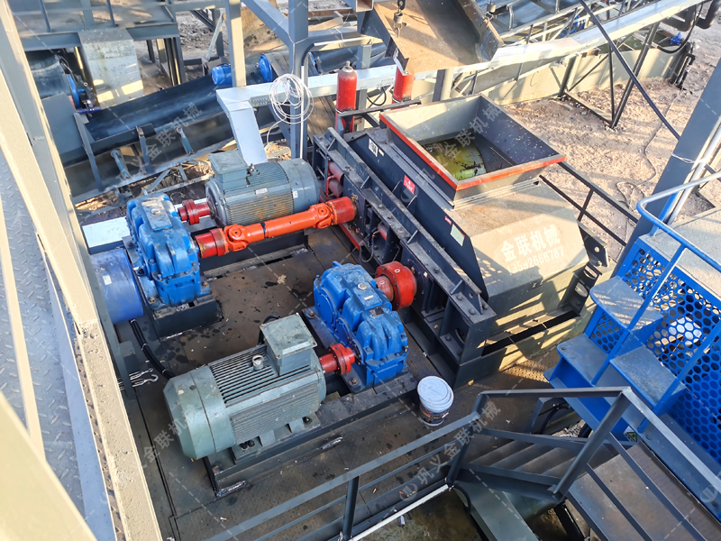 低轉速高壓力對輥制砂機，憑什么成為高品質機制砂的 “粒形守護神”？